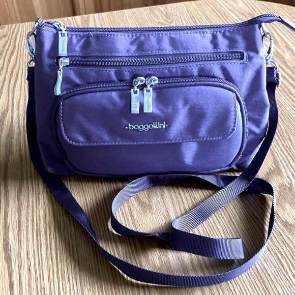 Baggallini Original Every Day Bag RFID Crossbody - Picture 1 of 9